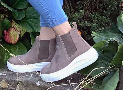 Unisa Ladies Platform Chelsea Flat Boot Fasi