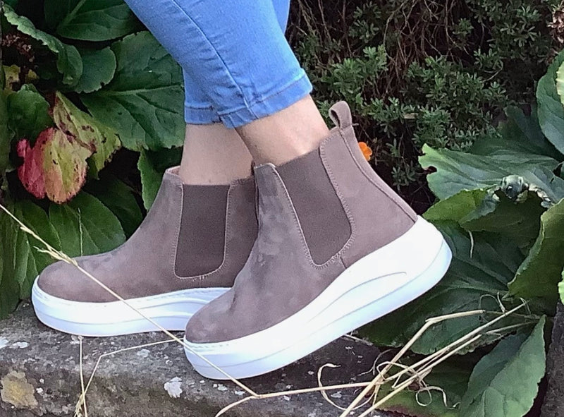 Unisa Ladies Platform Chelsea Flat Boot Fasi